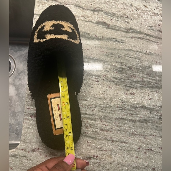 Brand new full set Gucci shearling interlocking mules. - Picture 7 of 8